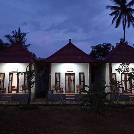 Santhi Guna Bungalow Toyapakeh Exteriör bild