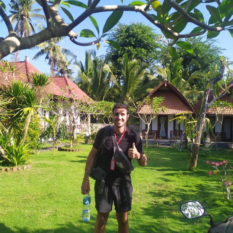 Santhi Guna Bungalow Toyapakeh Exteriör bild