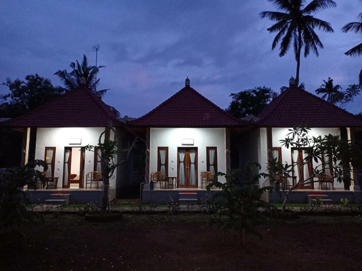 Santhi Guna Bungalow Toyapakeh Exteriör bild